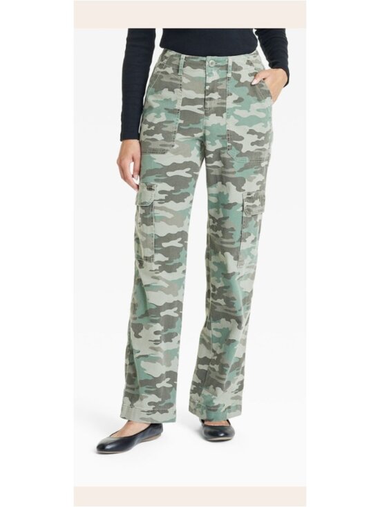 Universal Thread Pants - Universal Thread Camo women's mid-rise utility cargo pants Green size 6s